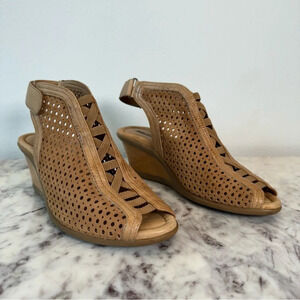 Earth Leather Wedge Sandal- Calla